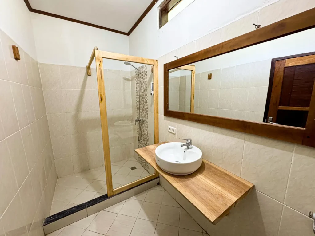 Shower Superior Room